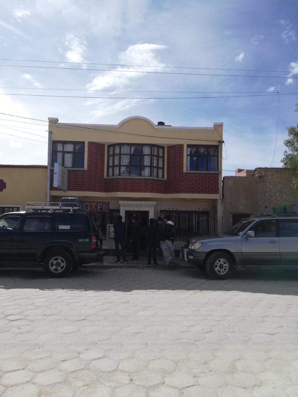 Hotel Aguilar Uyuni Bagian luar foto
